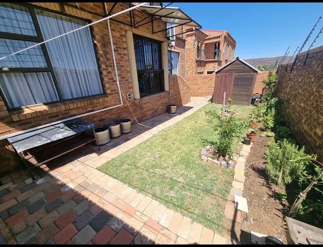 2 BEDROOM TOWNHOUSE FOR SALE IN LIEFDE EN VREDE